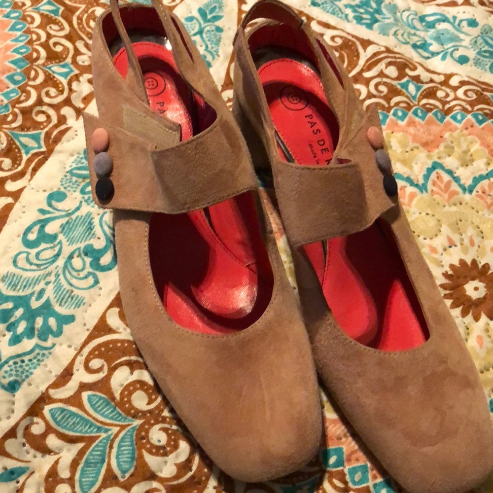 PAS DE ROUGE SHOES - Picture 2 of 2